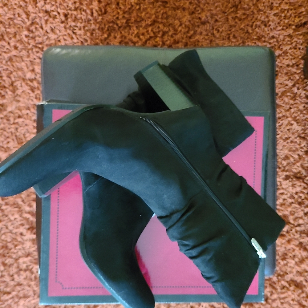 Cute black boots